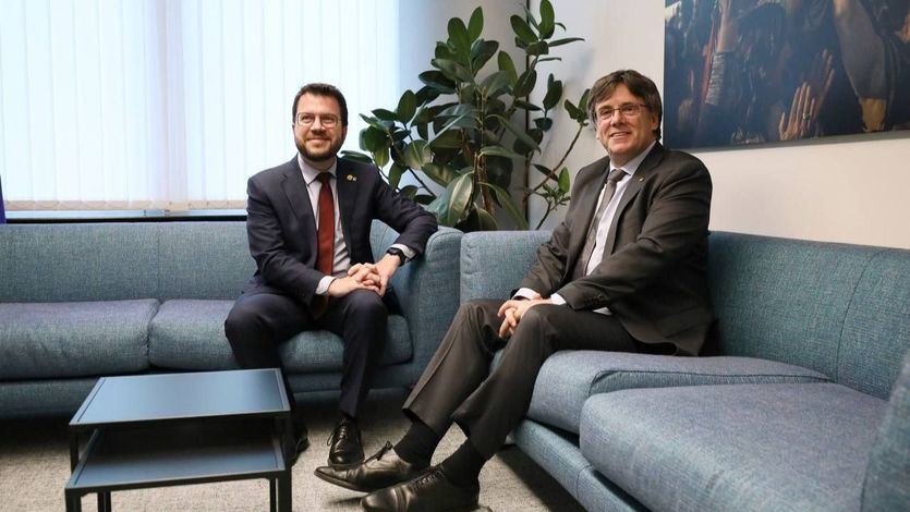 Pere Aragonés y Carles Puigdemont, en un encuentro en el Parlamento Europeo