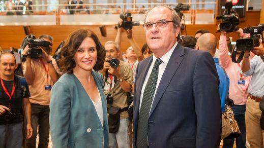 Ángel Gabilondo, durante su etapa como portavoz del PSOE madrileño, junto a Isabel Díaz Ayuso