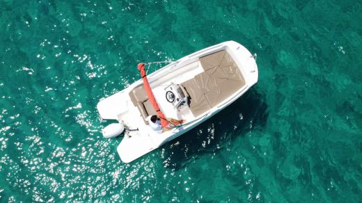 Navega sin Límites: Descubre el Alquiler de Barcos sin Licencia con Charter For You Ibiza