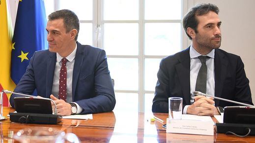 Pedro Sánchez y el ministro de Economía, Carlos Cuerpo