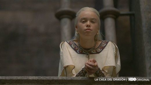 Rhaenyra Targaryen escogiendo a Sir Criston Cole como Caballero de la Guardia Real