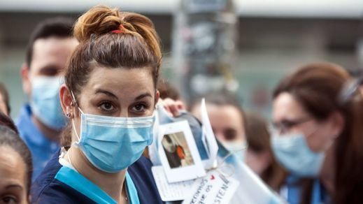 El Gobierno rinde homenaje a los sanitarios por su labor en la pandemia y reitera su compromiso con la sanidad pública