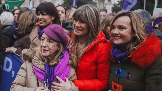 Begoña Gómez, Pilar Alegría y Ana Redondo, en la marcha del 8-M