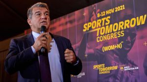 Laporta sorprende echando fango sobre Xavi Hernández y revelando secretos de vestuario