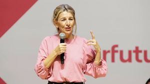 Críticas a Sumar por su campaña de "mandarles a la mierda" en apoyo a Pedro Sánchez