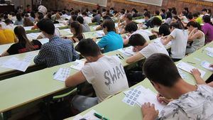 Un error en selectividad podría obligar a repetir el examen a miles de alumnos en Cataluña