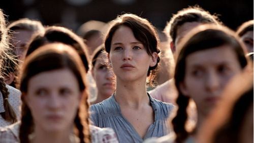 Jennifer Lawrence interpretando a Katniss Everdeen en la versión cinematográfica de la serie