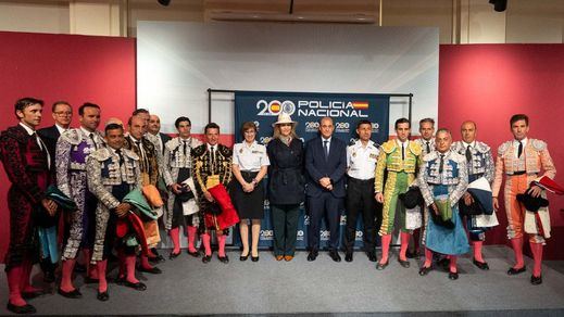 A la finalización del festejo, la Sala Antonio Bienvenida acogió una recepción por parte de Francisco Pardo, director general de la Policía Nacional. Junto a la Infanta Doña Elena y el jefe superior de la Policía de Madrid, Manuel Soto, entregó unos obsequios conmemorativos a los toreros, empresa y Centro de Asuntos Taurinos.