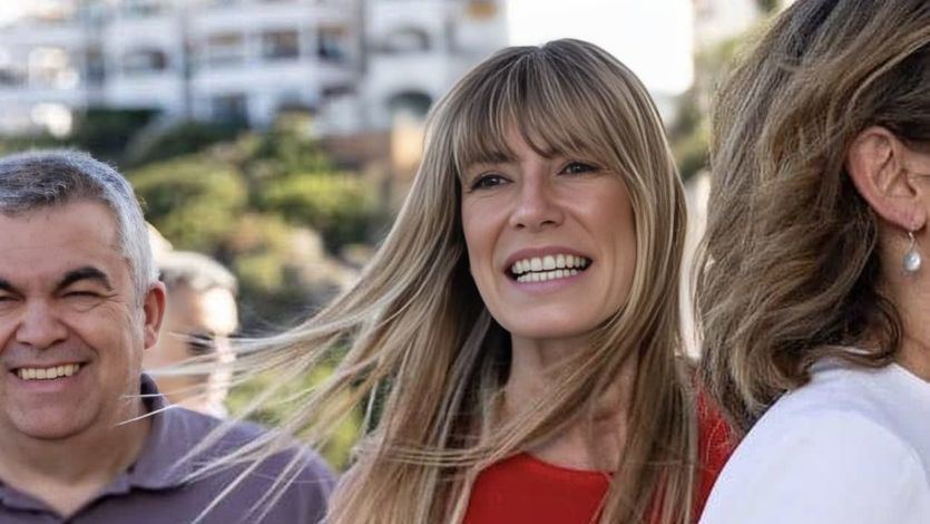 Begoña Gómez, con Pedro Sánchez en un mitin del PSOE