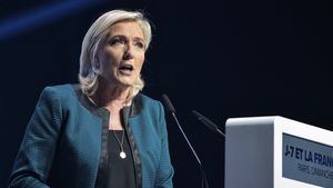 Los conservadores expulsan a su líder, Eric Ciotti, por intentar romper el 'cordón sanitario' con la extrema derecha de Le Pen