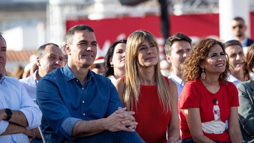 Sánchez, con Begoña Gómez en un mitin