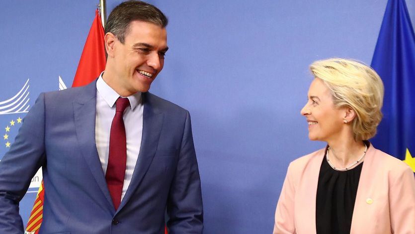 Pedro Sánchez, y la presidenta de la Comisión Europea, Ursula von der Leyen