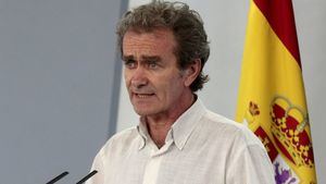 Fernando Simón califica el riesgo de gripe aviar de "muy bajo" y las redes le recuerdan la pandemia