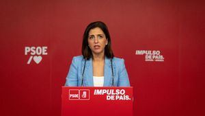 El PSOE, a Feijóo: "No moleste; siga cortejando a Puigdemont mientras pacta con los ultras"