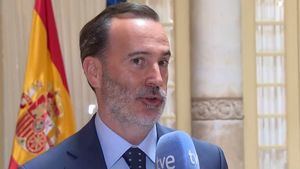 Le Senne pide disculpas y asegura que "no es un delito de odio porque no sabía lo que estaba rompiendo"