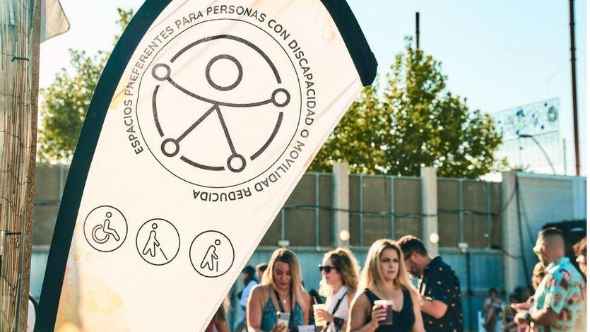 Rozalén ilumina su Leturalma, más accesible que nunca, con un cartel plagado de estrellas