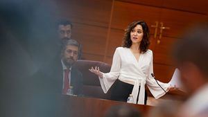 El Constitucional da los primeros pasos para tumbar la reforma de la 'ley trans' de Ayuso en Madrid