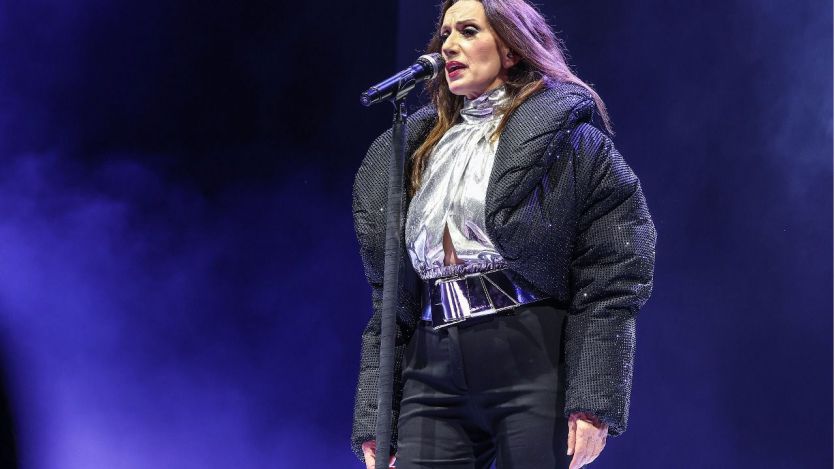 Luz Casal desplegó su sensibilidad uniendo el rock de sus inicios con temas románticos