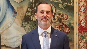 Gabriel Le Senne, de Vox, imputado por romper la foto de víctimas del franquismo