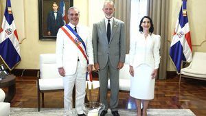 Críticas al Rey en República Dominicana por vestir de gris en la toma de posesión y romper el "código"