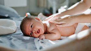 Aumentan los nacimientos en España en 2024 y se disparan las madres por encima de los 40