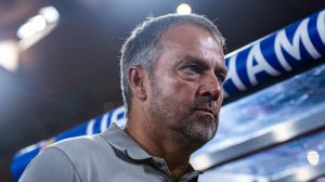 Pierde Flick su primer partido con el Barça y ya sabe lo que es tener la prensa encima