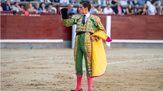Villita recibió, tras matar a su primero, la única ovación de toda la tarde.