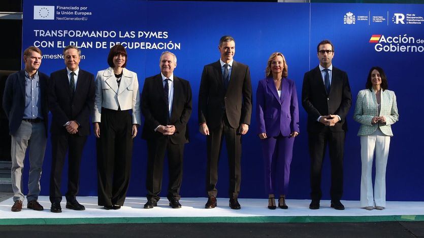 Sánchez y varios ministros, en una jornada de la EOI