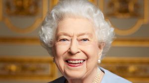 Nueva rajada de Boris Johnson: afirma que la reina Isabel II murió de cáncer de huesos