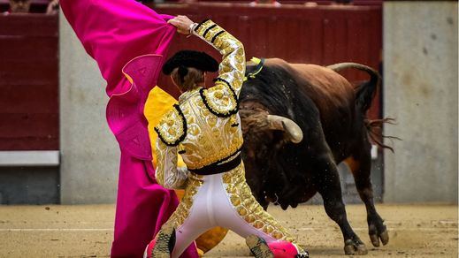 Borja Jiménez recibiendo de rodillas a su primero, suerte que repitió con los otros dos.