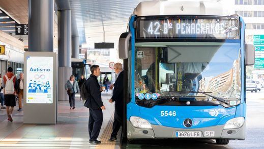 Autobuses en el intercambiador de la Plaza de Castilla
