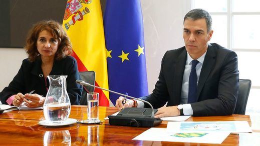 La vicepresidenta primera, María Jesús Montero, Pedro Sánchez, y la vicepresidenta segunda, Yolanda Díaz