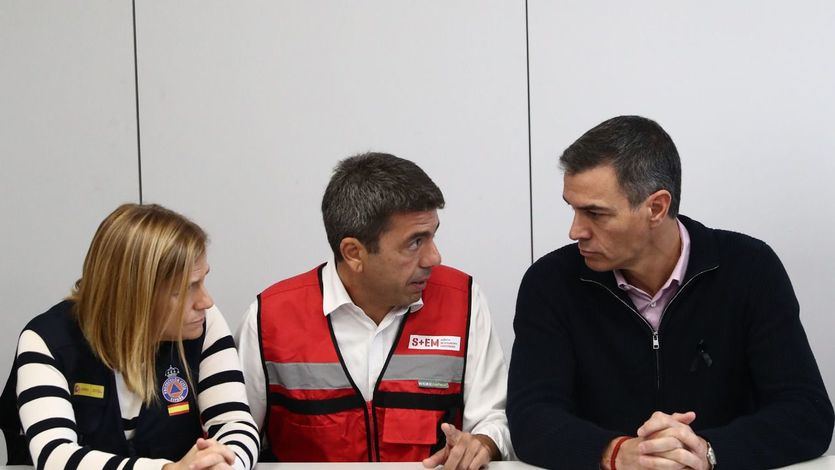 Pedro Sánchez, con el presidente de la Generalitat Valenciana, Carlos Mazón