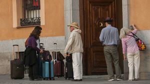 Almeida pone coto a los pisos turísticos en Madrid con el 'Plan Reside'