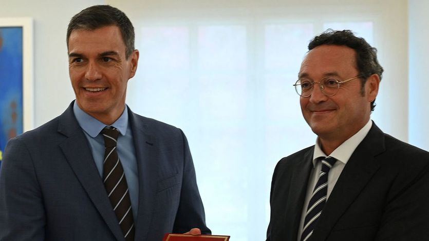 El fiscal general del Estado, Álvaro García Ortiz, con Pedro Sánchez