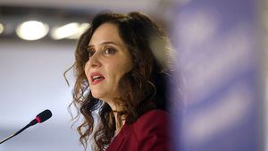 Ayuso: "Sánchez ha enloquecido y debe dimitir; es una vergüenza para España"