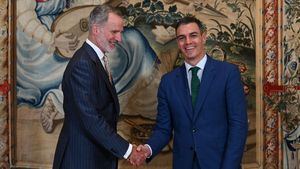 El PSOE, cercano a Felipe VI y aplaudiendo las referencias a los inmigrantes: "Reconoció su dignidad"