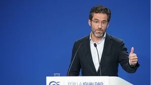 Semper arremete contra el PSOE por sus "sospechosas dimisiones" y las tilda de "golpe en la mesa de Sánchez"
