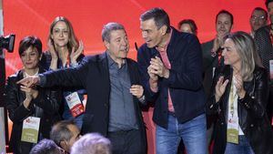 Sánchez y Page liman asperezas en el Congreso del PSOE de Castilla-La Mancha: "Le agradezco..."