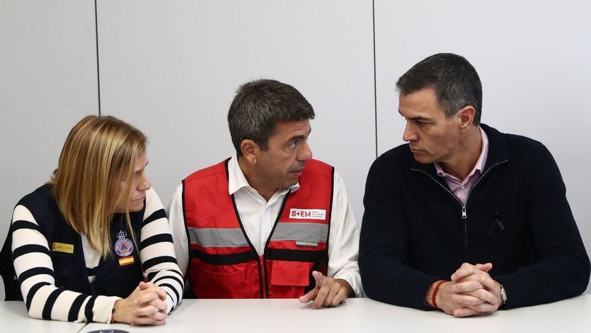 Pedro Sánchez, con el presidente de la Generalitat Valenciana, Carlos Mazón
