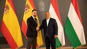 Abascal busca ser el Trump europeo: "Vox es el puente entre la ultraderecha de Europa y América"