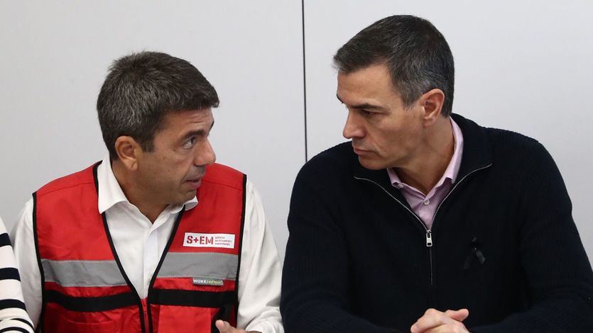 Pedro Sánchez, con el presidente de la Generalitat Valenciana, Carlos Mazón