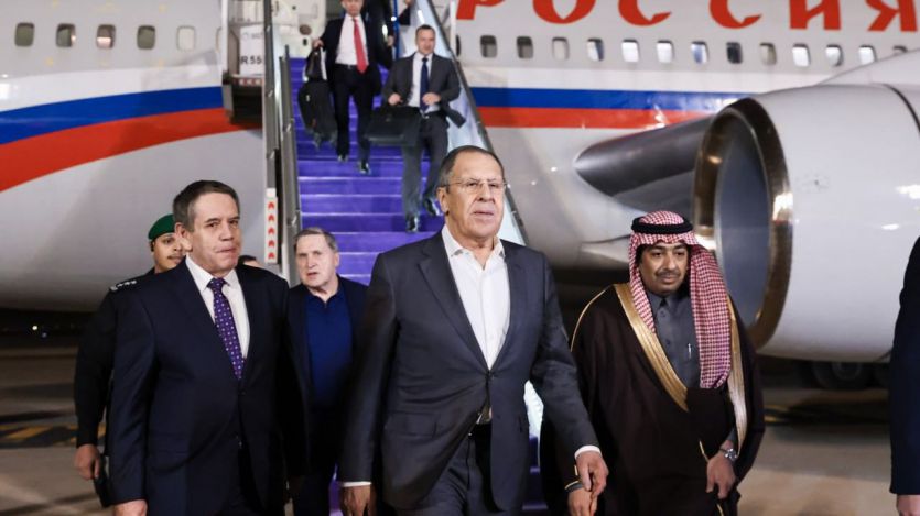 Sergey Lavrov, llegando en avión
