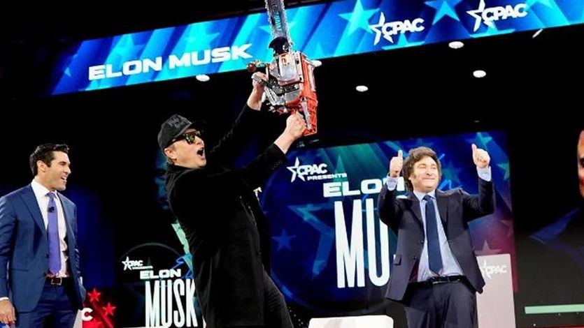 Elon Musk y Javier Milei con la motosierra