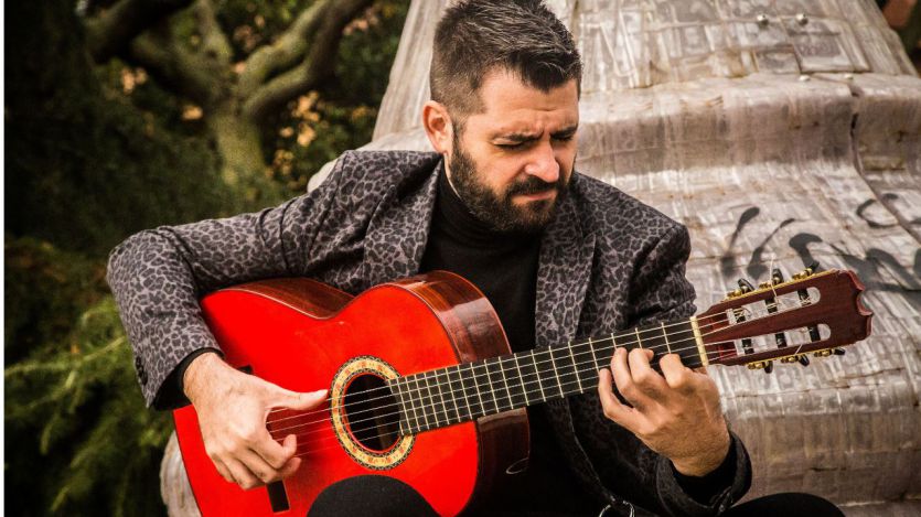 El gran guitarrista José Almarcha nos lleva por un original camino por el flamenco, el rock y el soul (vídeo con entrevista y tema en vivo)