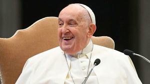 Mejora notablemente la salud del papa Francisco, quien ya no depende tanto del oxígeno