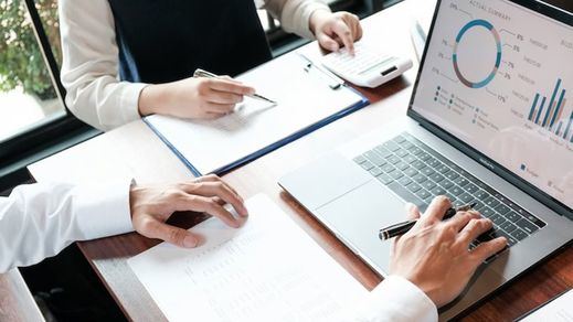 Inversión Cuantitativa en 2025: Por Qué los Modelos de Factores Están Quedando Rezagados Frente a las Estrategias Basadas en IA