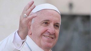La salud del papa Francisco sigue mejorando y ya no necesita ventilación mecánica
