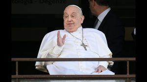 Una imagen frágil pero esperanzadora del Papa acaba con la incertidumbre en la Iglesia Católica