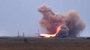 EEUU negocia a 2 bandas, con Ucrania y Rusia, mientras ambos países continúan su guerra